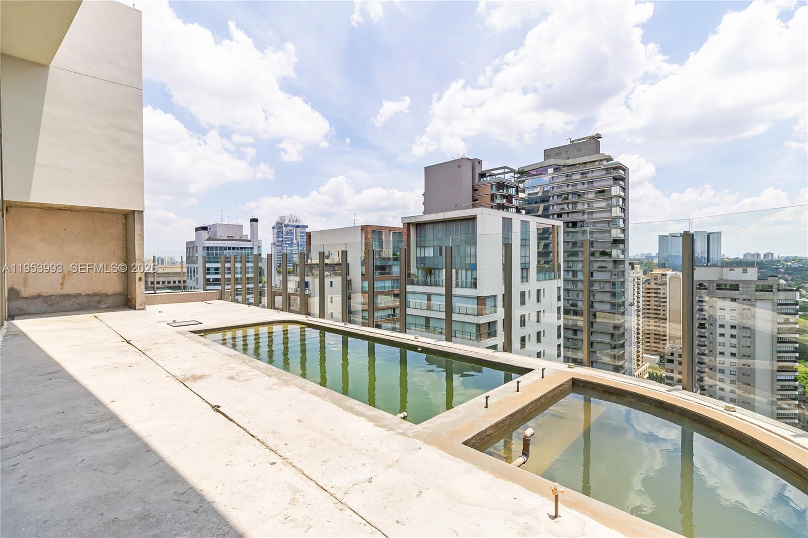 303 Rua Lopes Neto #21/22 