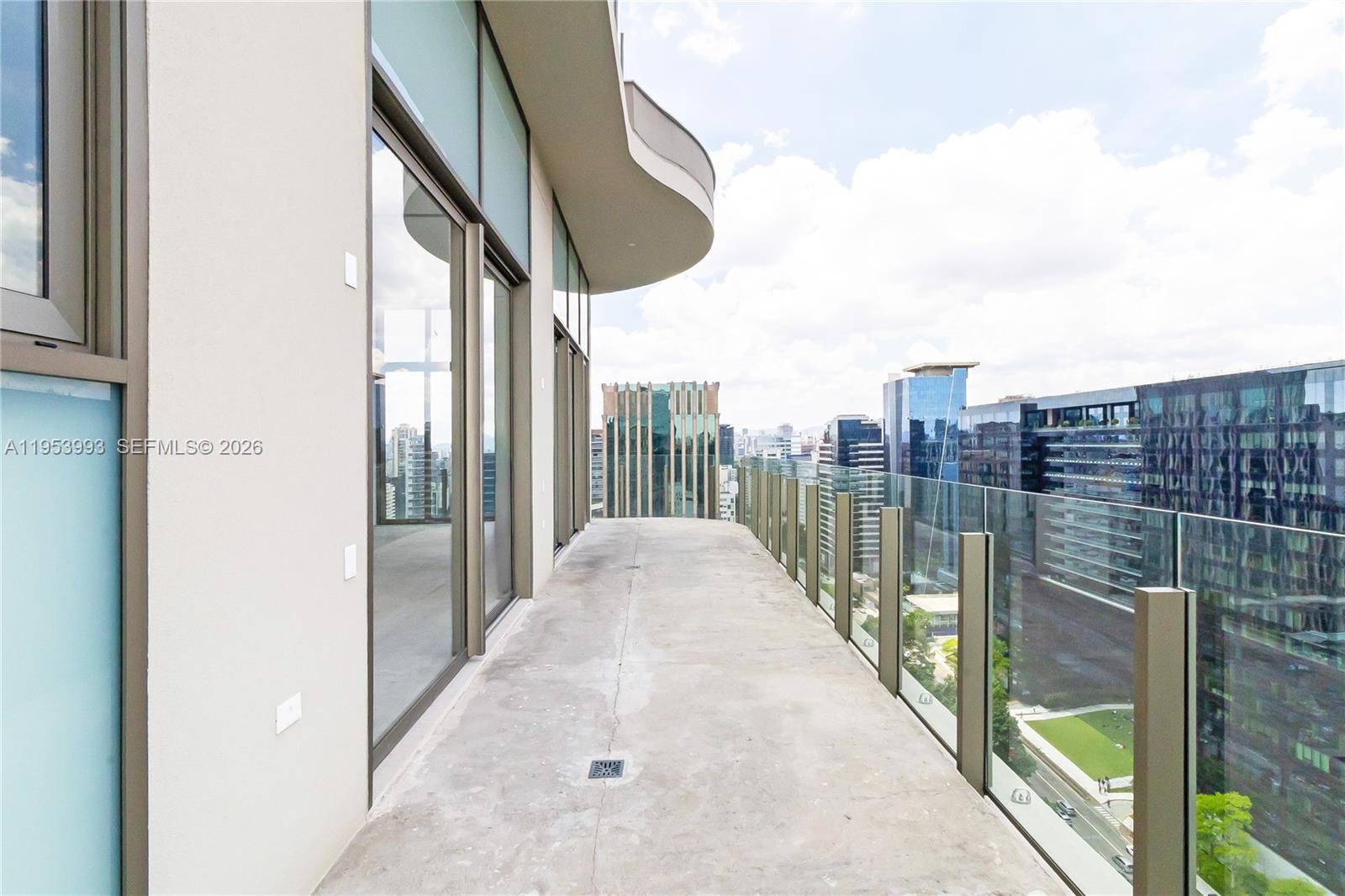 303 Rua Lopes Neto #21/22 