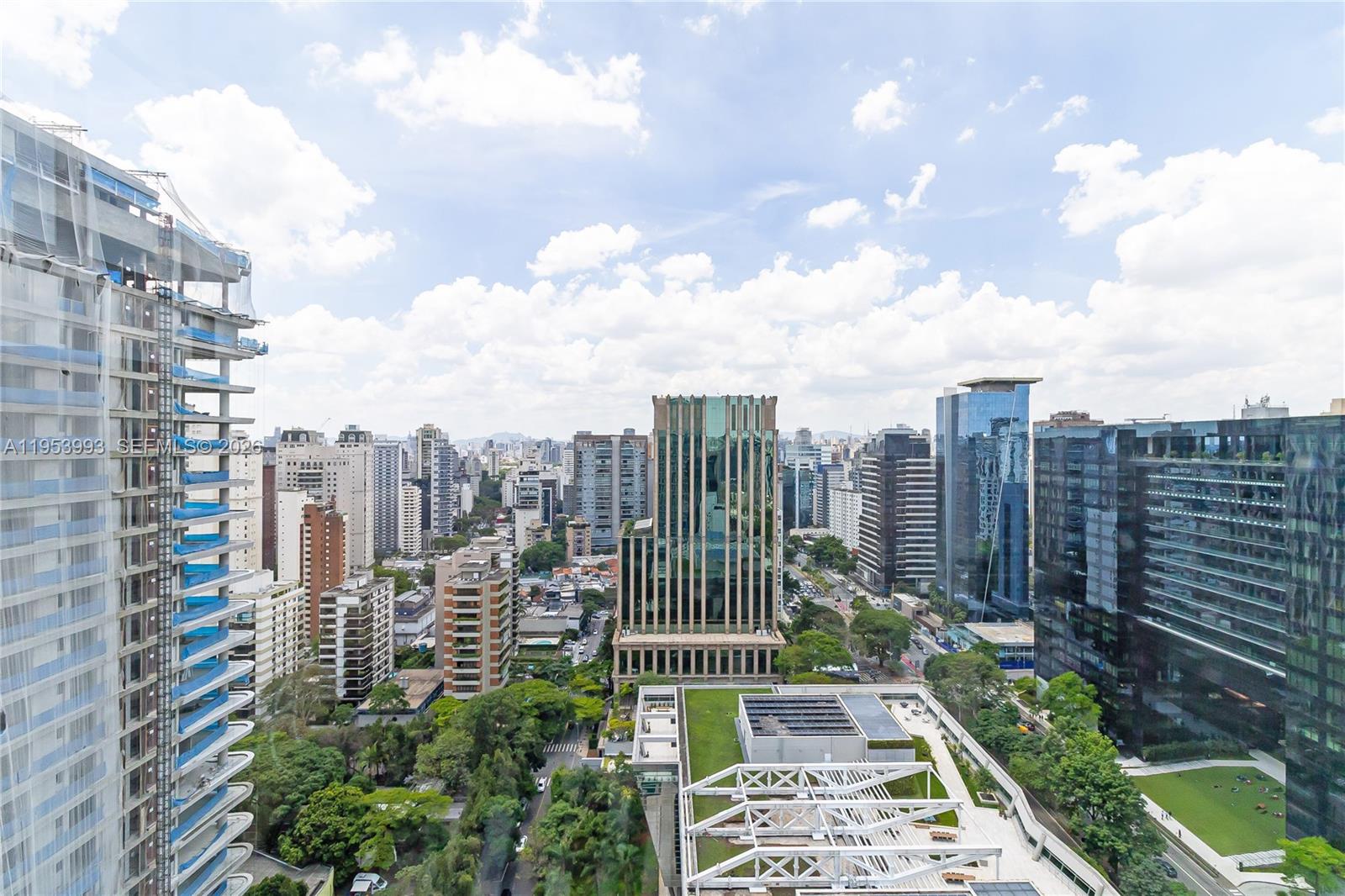 303 Rua Lopes Neto #21/22 