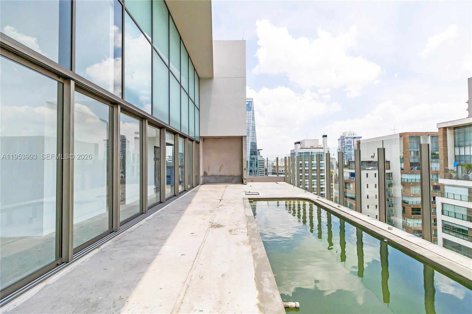 303 Rua Lopes Neto #21/22 