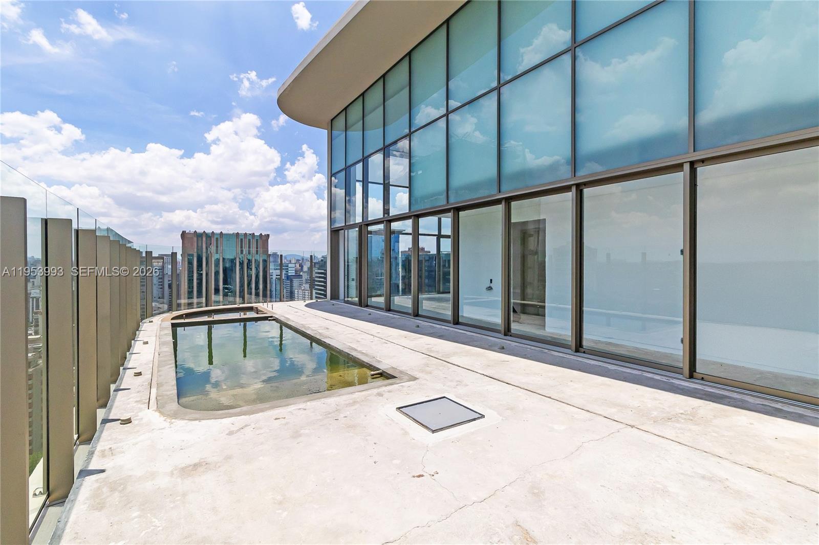 303 Rua Lopes Neto #21/22 