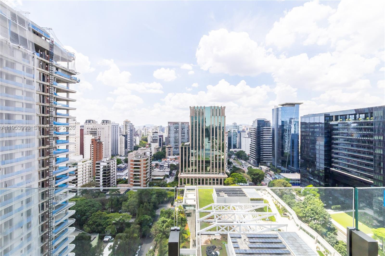 303 Rua Lopes Neto #21/22 