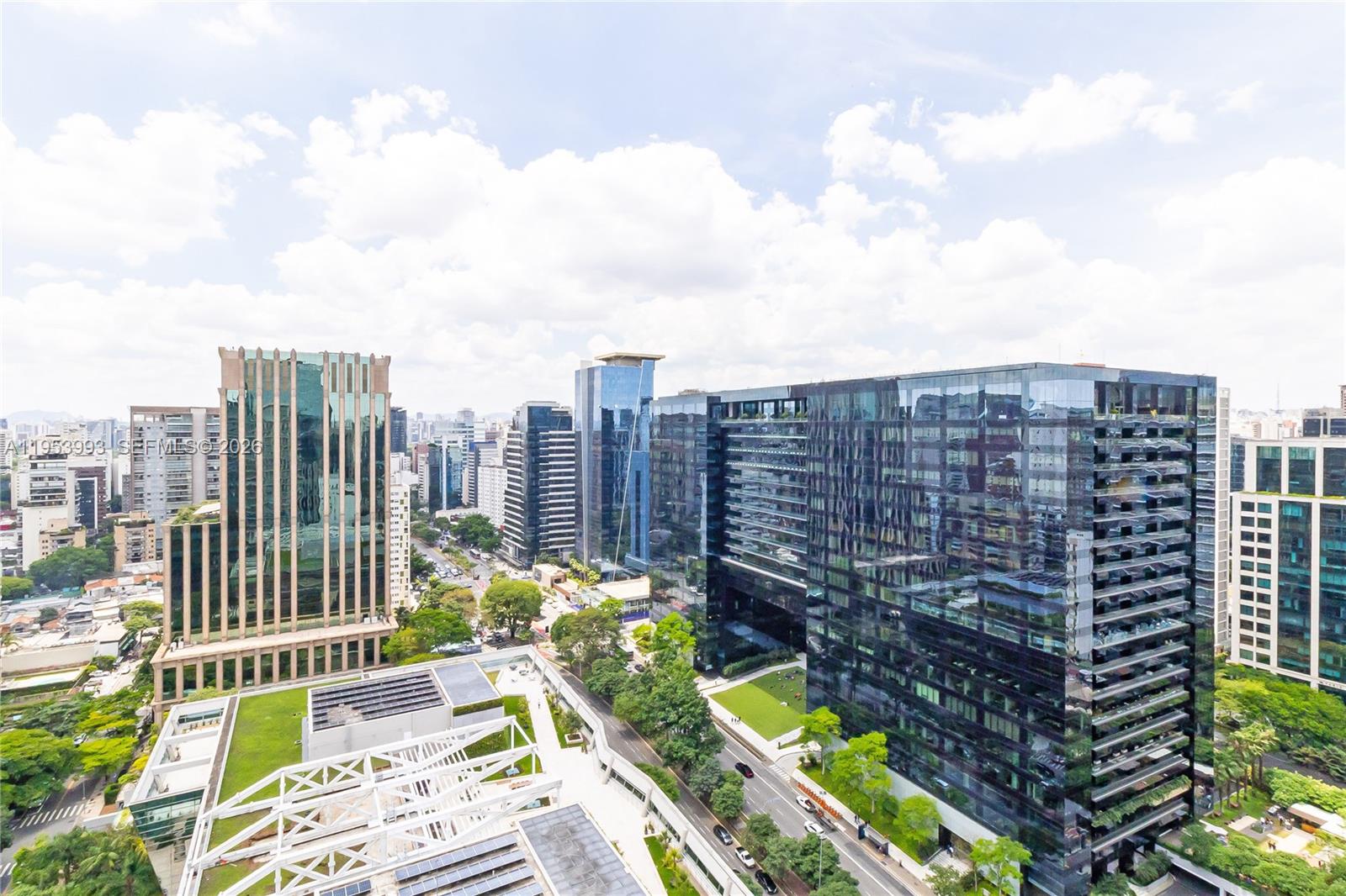 303 Rua Lopes Neto #21/22 