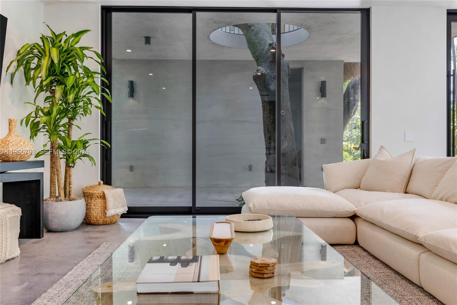 1000 NW 9th Ct Miami, FL 33136