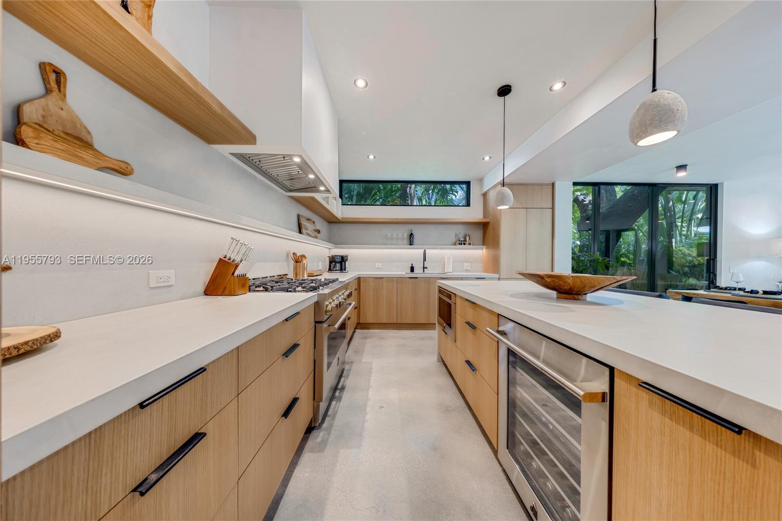 1000 NW 9th Ct Miami, FL 33136