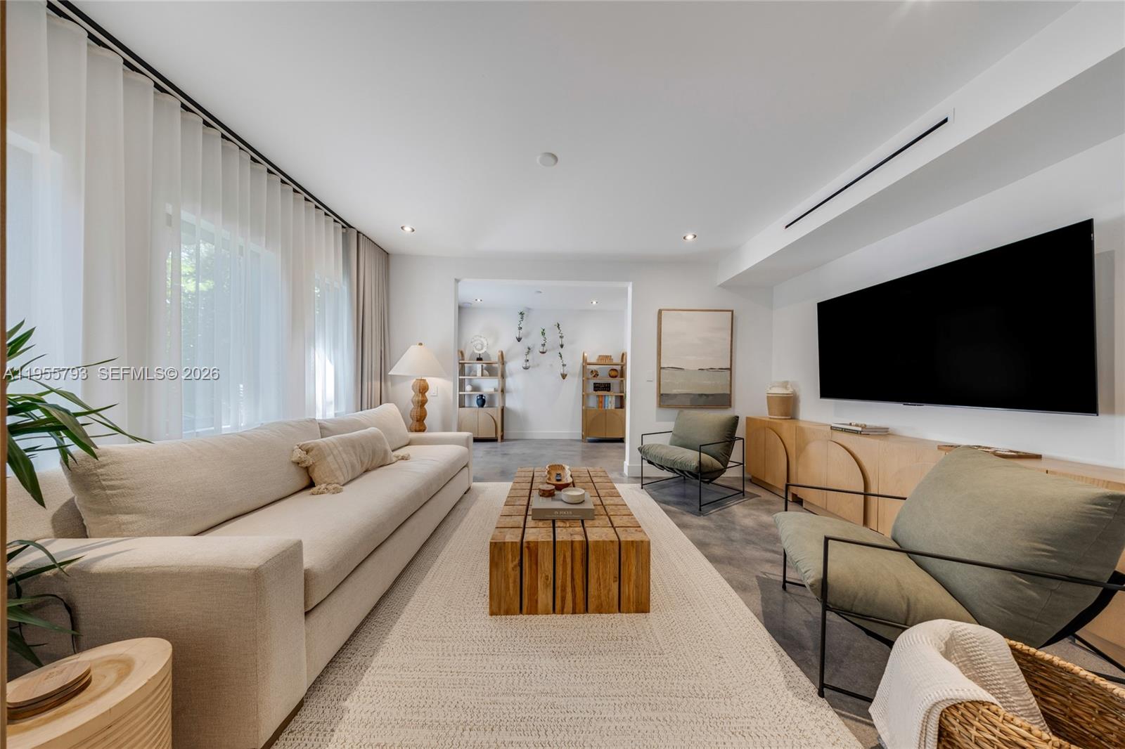 1000 NW 9th Ct Miami, FL 33136