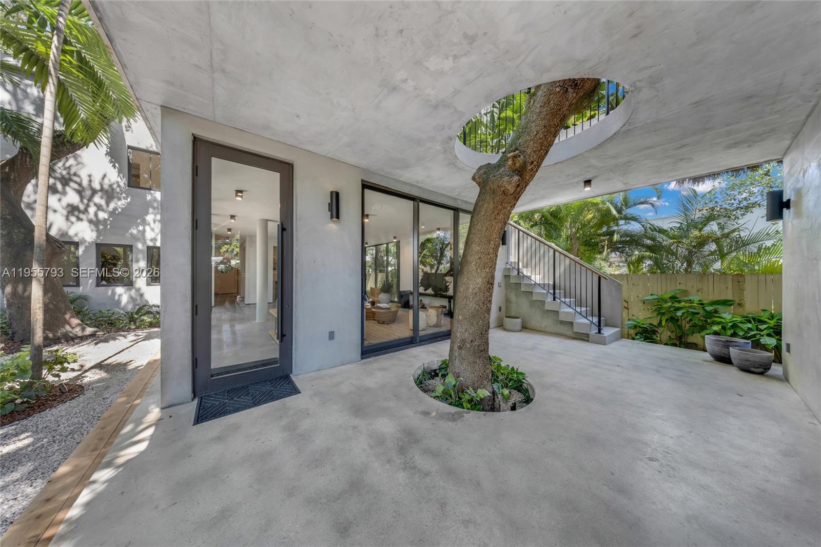 1000 NW 9th Ct Miami, FL 33136