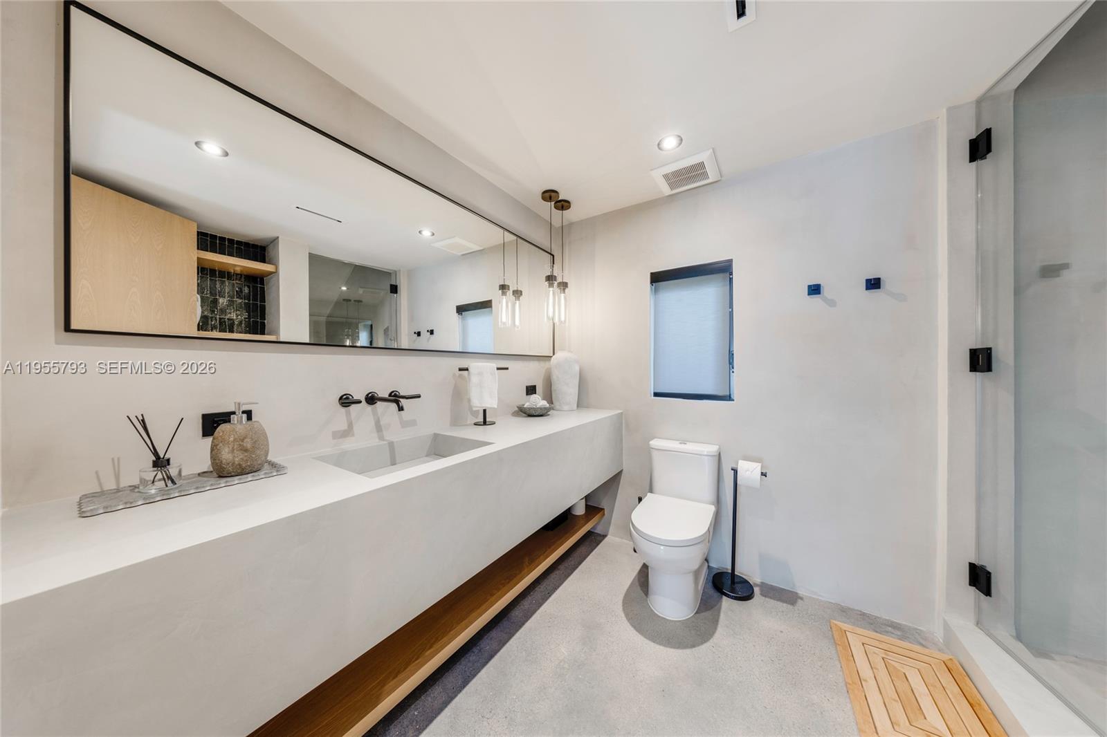 1000 NW 9th Ct Miami, FL 33136