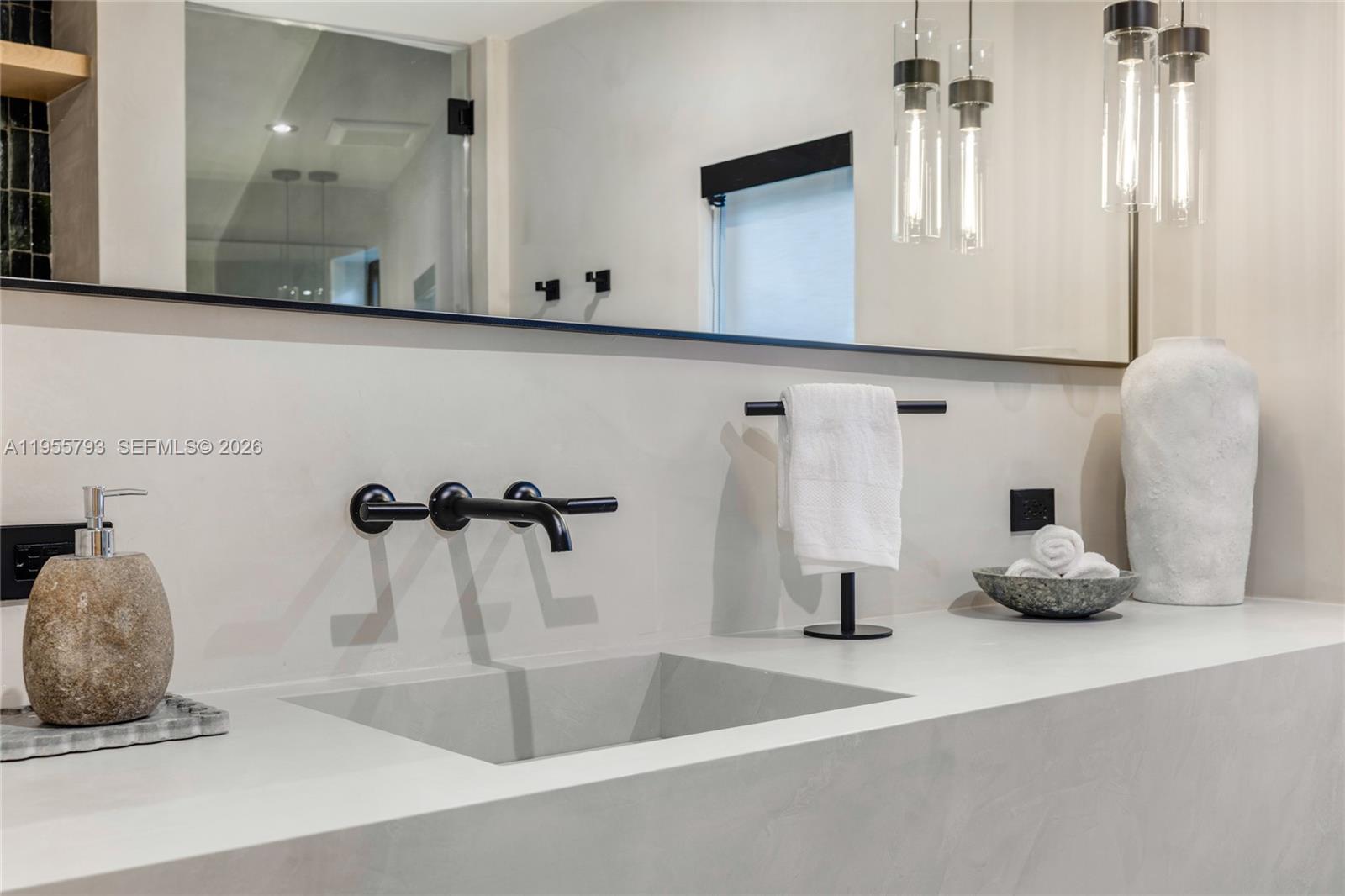 1000 NW 9th Ct Miami, FL 33136