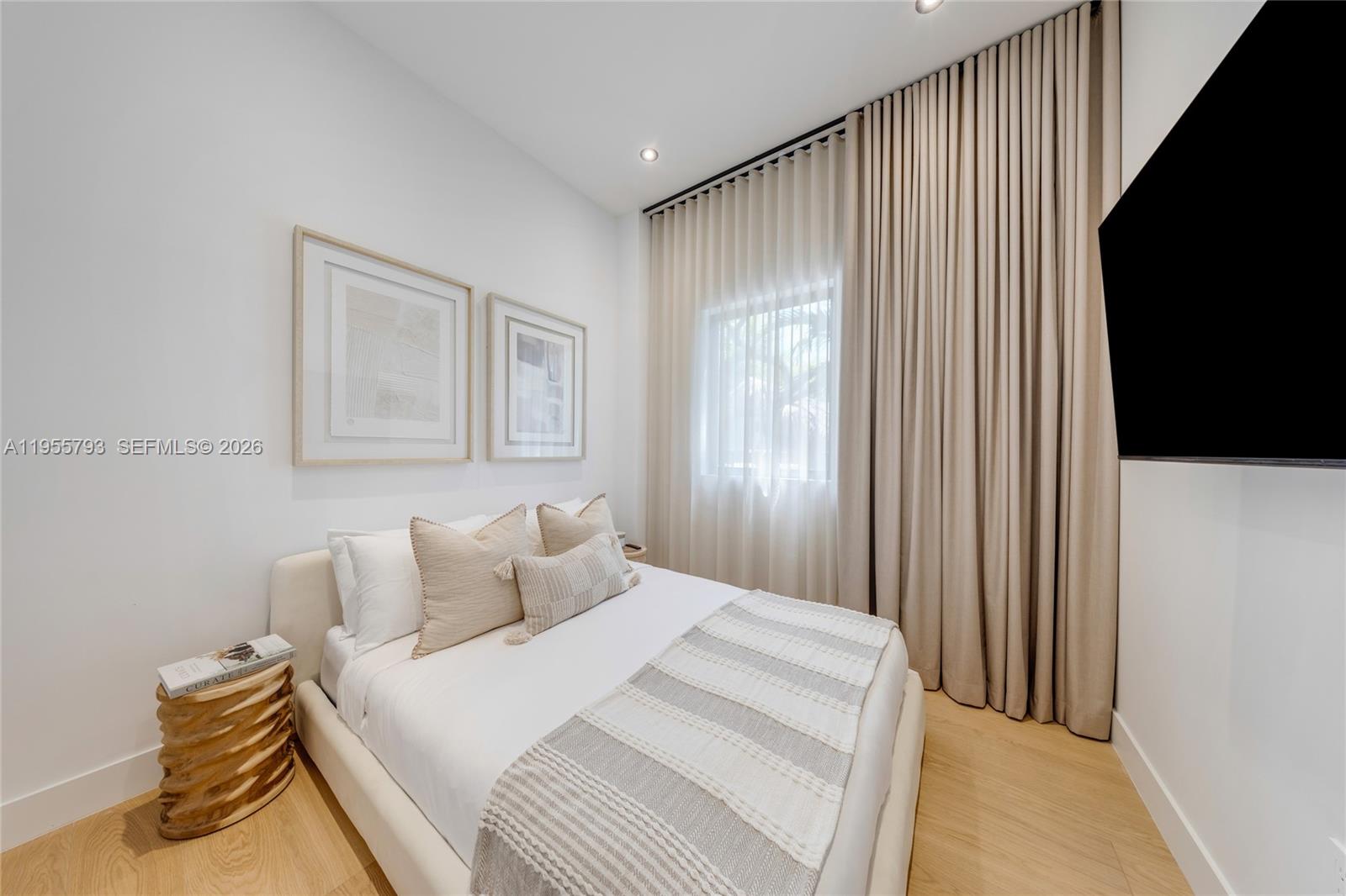 1000 NW 9th Ct Miami, FL 33136