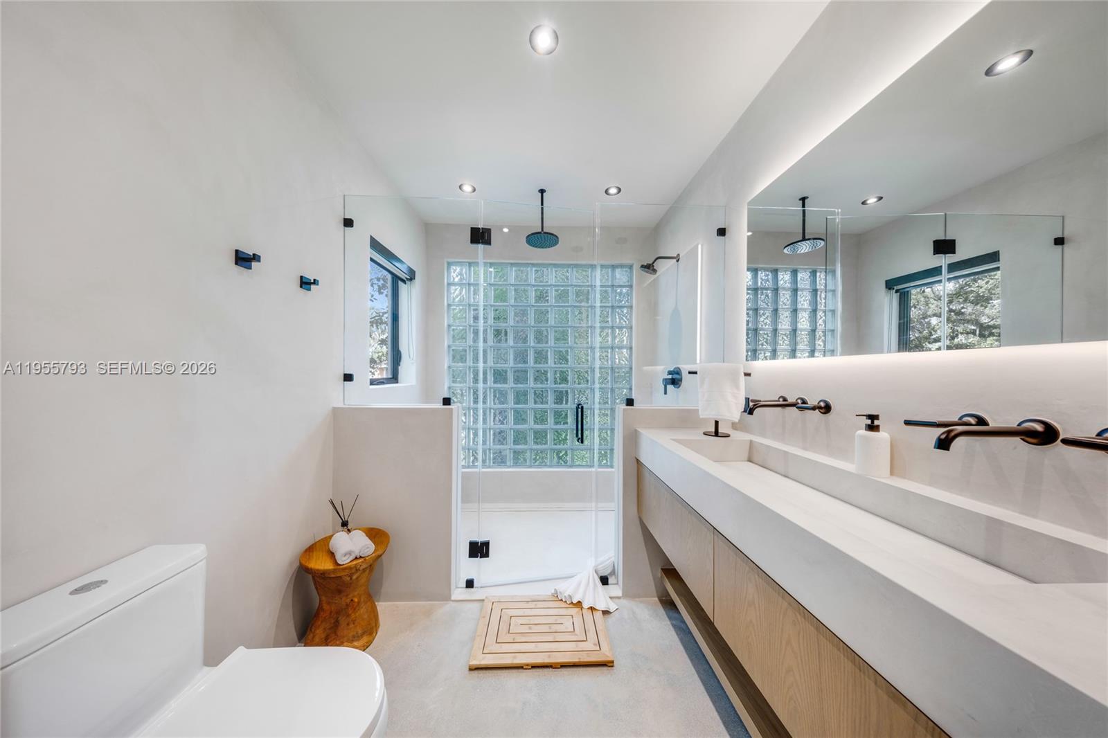 1000 NW 9th Ct Miami, FL 33136