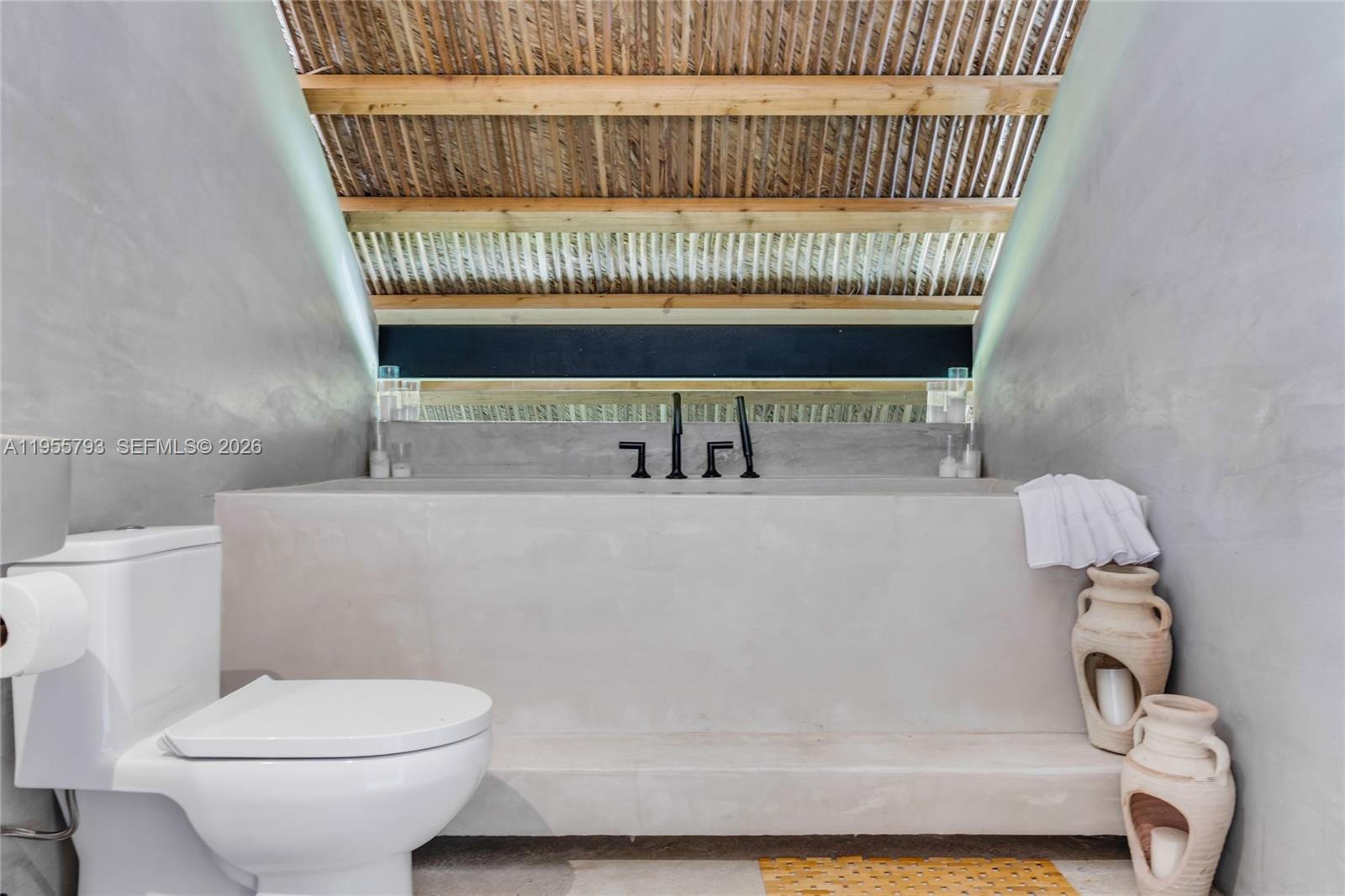 1000 NW 9th Ct Miami, FL 33136