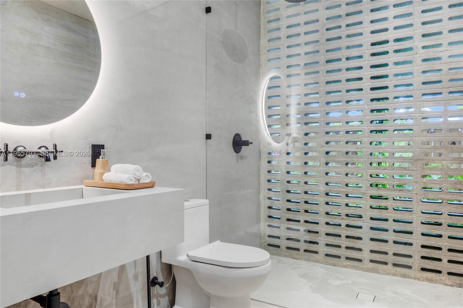 1000 NW 9th Ct Miami, FL 33136