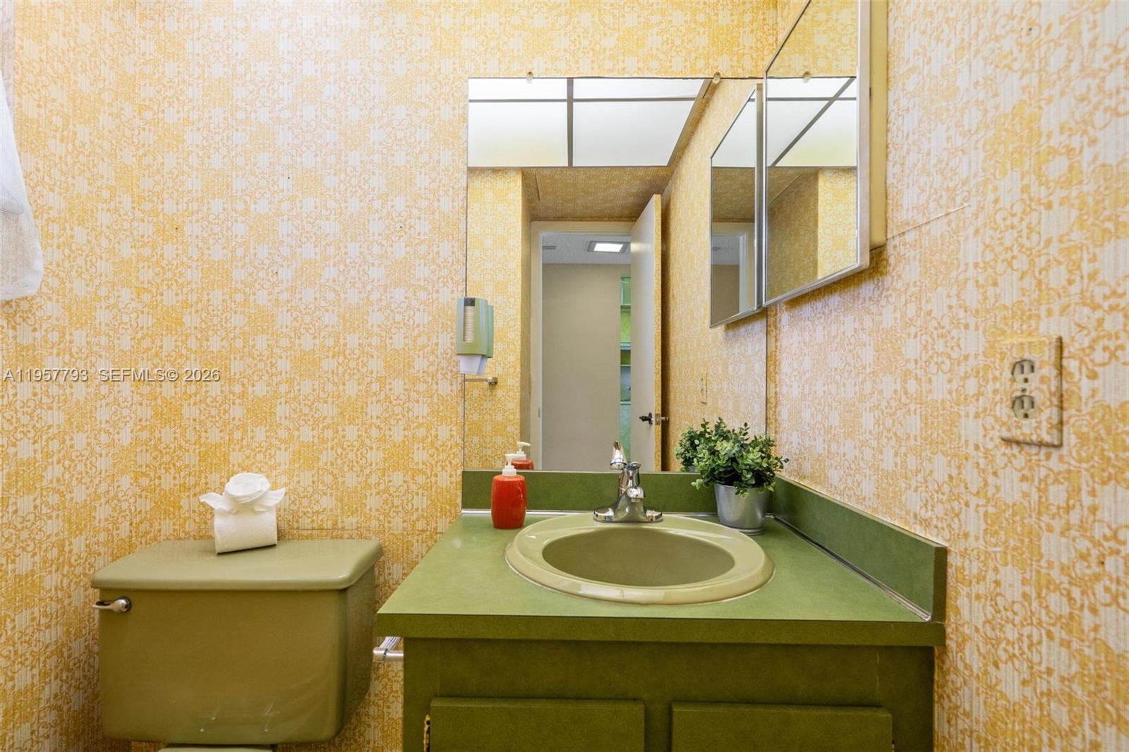 200 Ashbury Rd #205 Hollywood, FL 33024