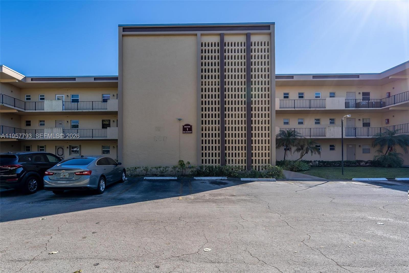 200 Ashbury Rd #205 Hollywood, FL 33024