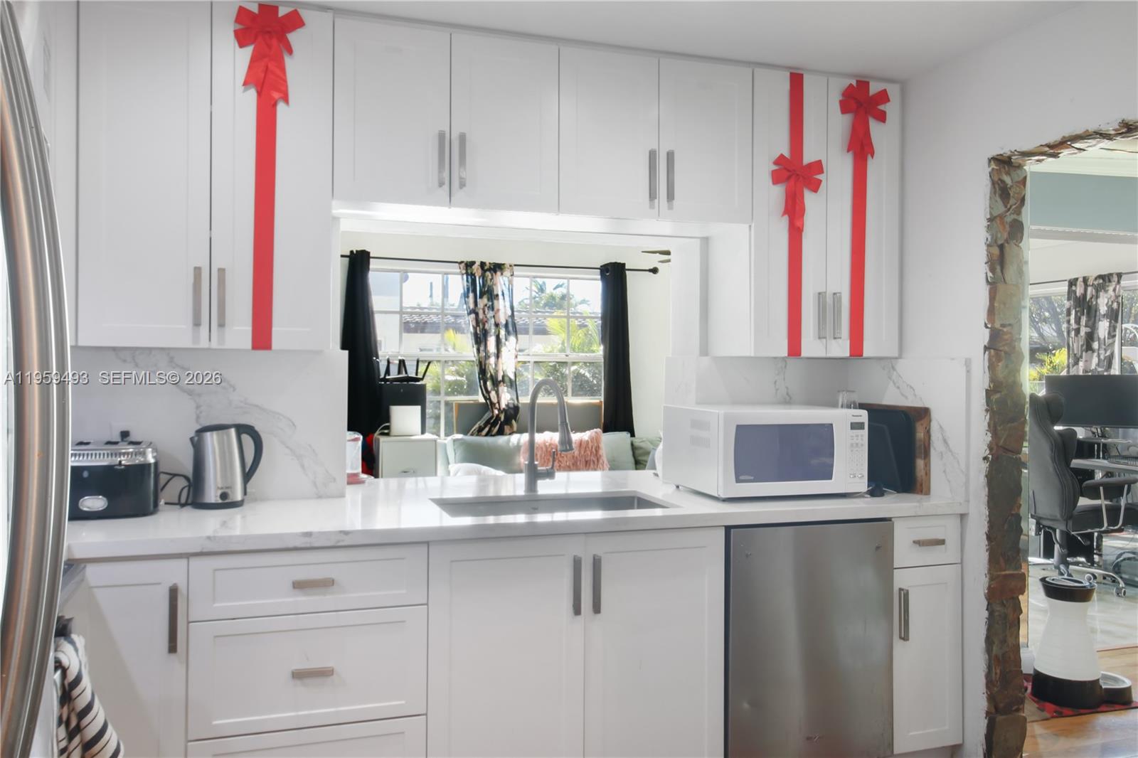 9710 NW 10th St Pembroke Pines, FL 33024