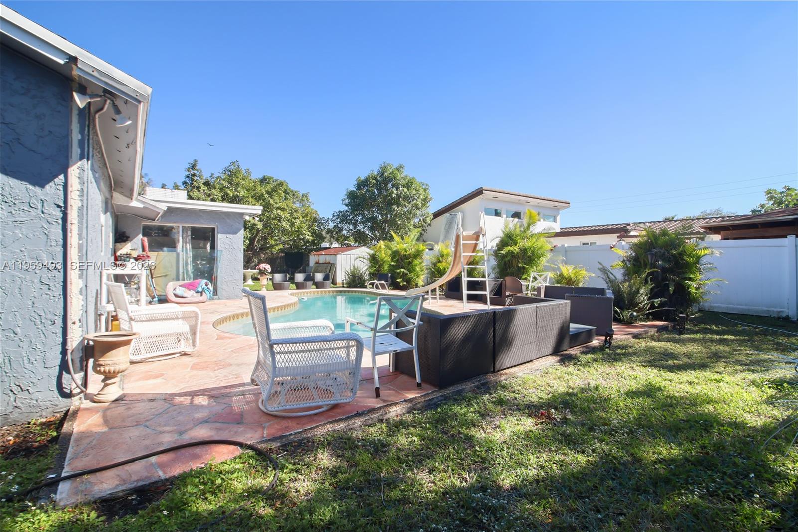 9710 NW 10th St Pembroke Pines, FL 33024