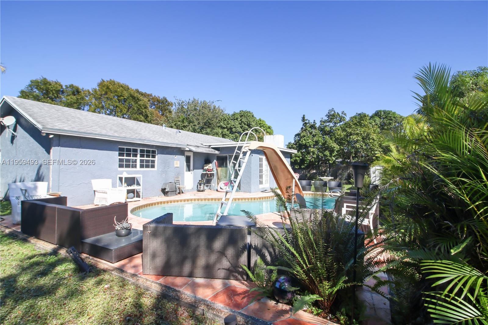 9710 NW 10th St Pembroke Pines, FL 33024