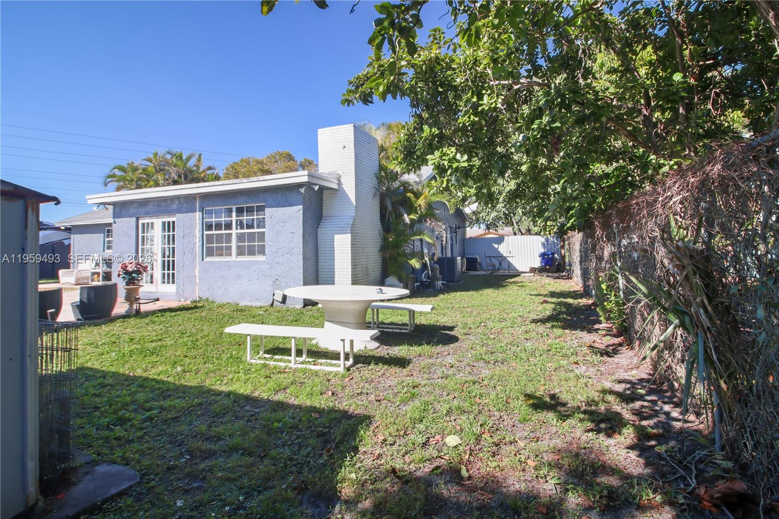 9710 NW 10th St Pembroke Pines, FL 33024