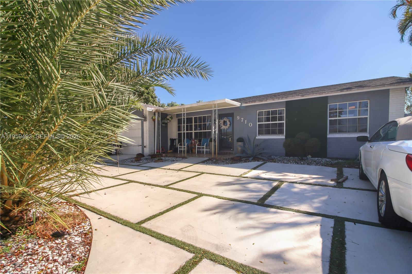 9710 NW 10th St Pembroke Pines, FL 33024