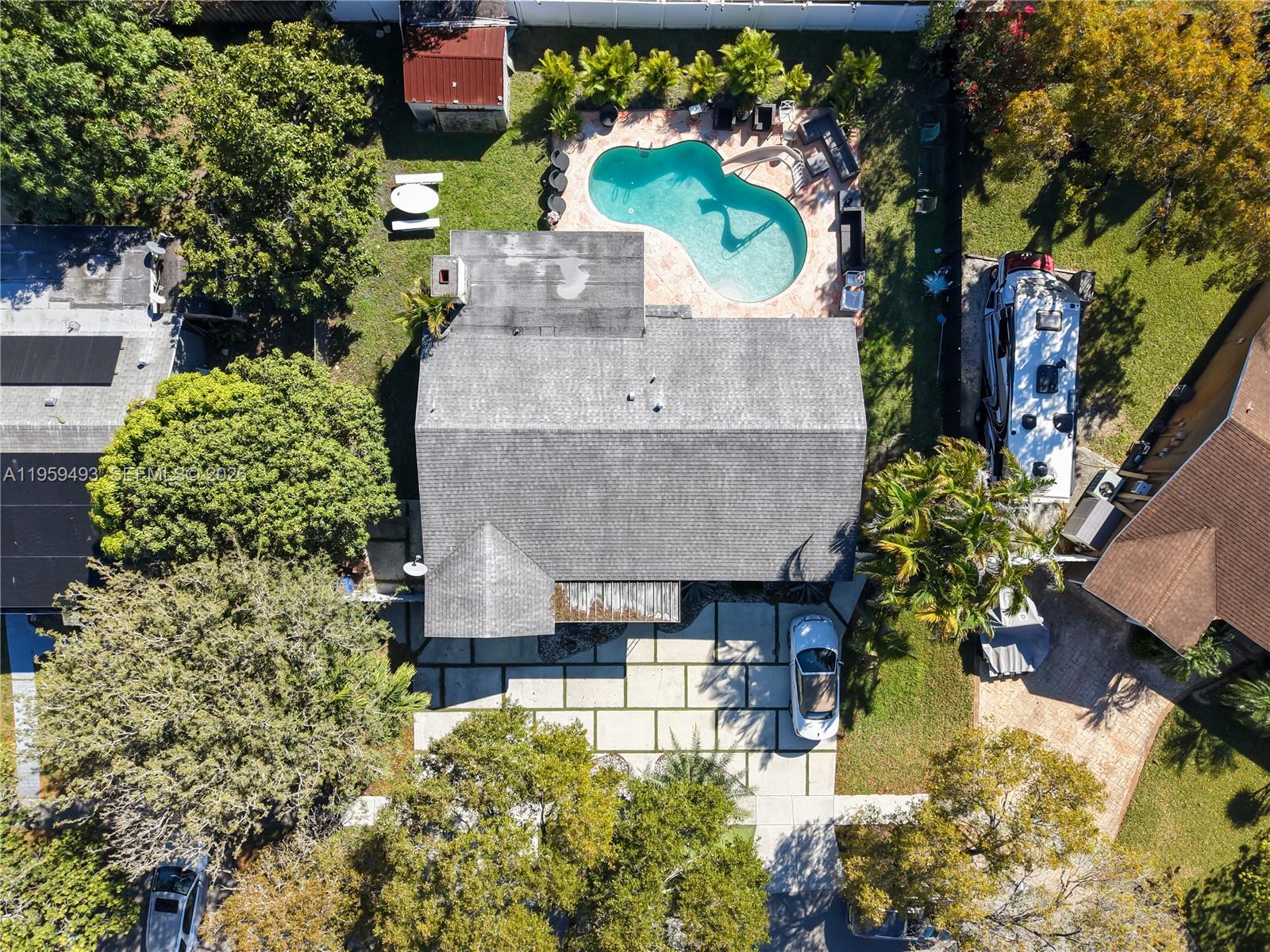 9710 NW 10th St Pembroke Pines, FL 33024