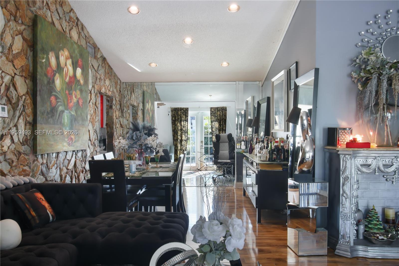 9710 NW 10th St Pembroke Pines, FL 33024