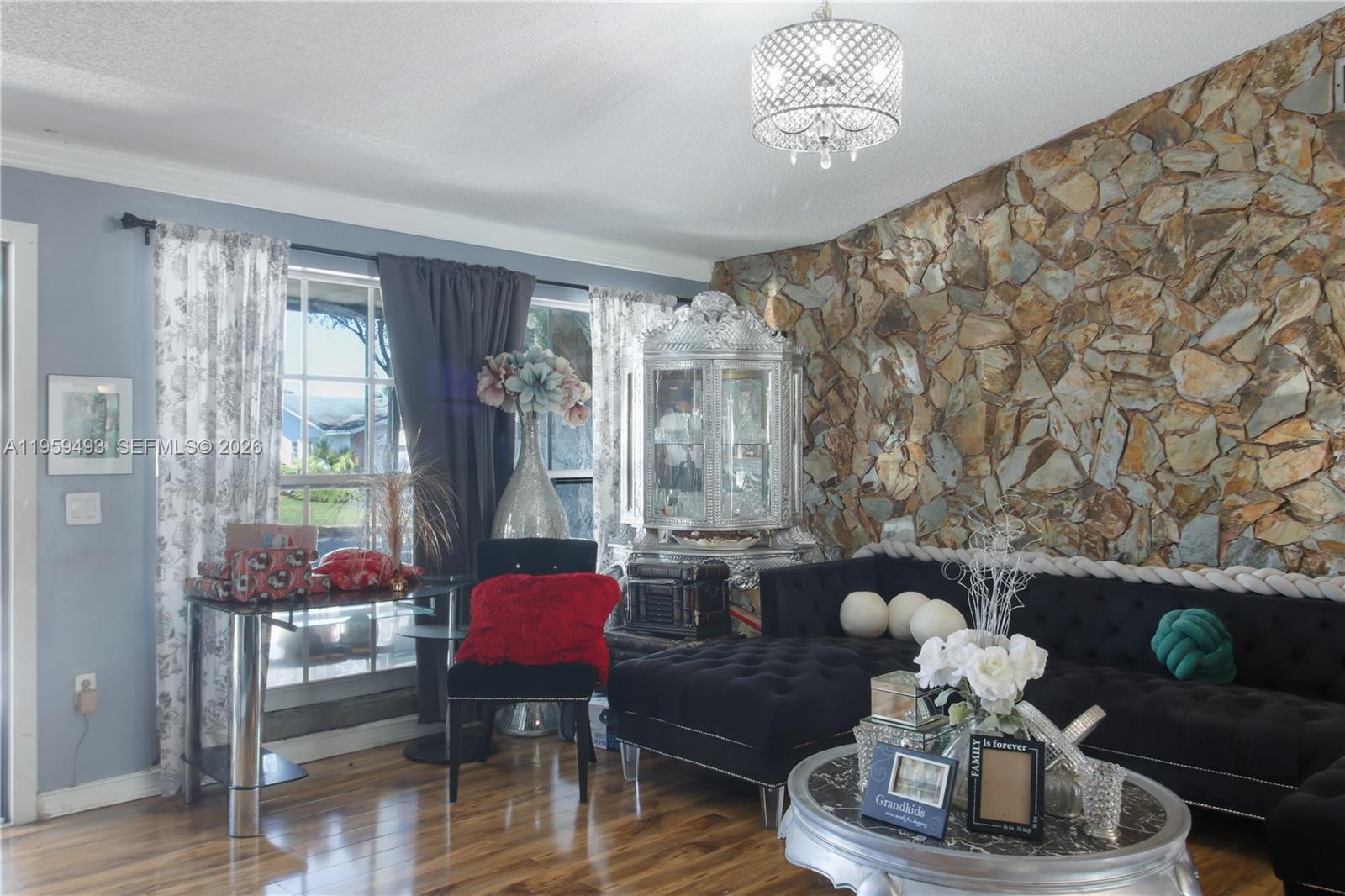 9710 NW 10th St Pembroke Pines, FL 33024