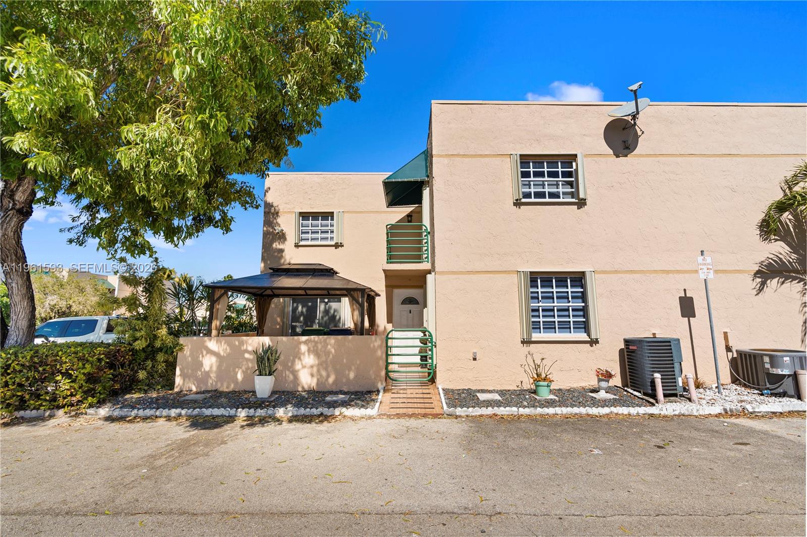 11860 SW 18th Ter #103