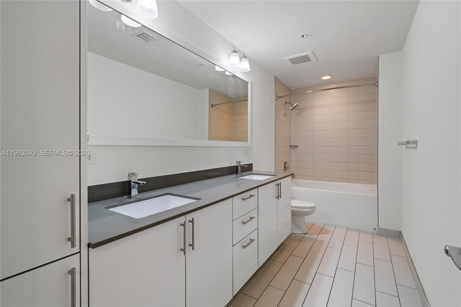 image Nine at Mary Brickell Village17