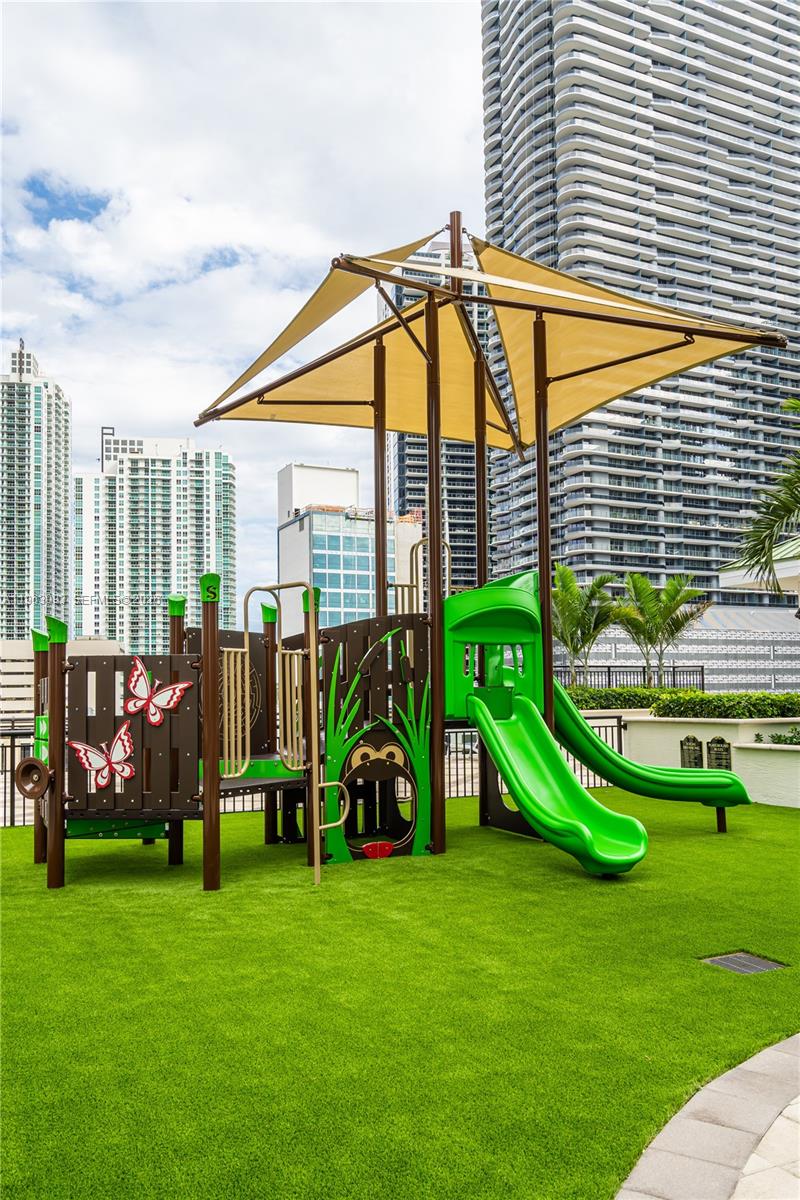 image Nine at Mary Brickell Village63