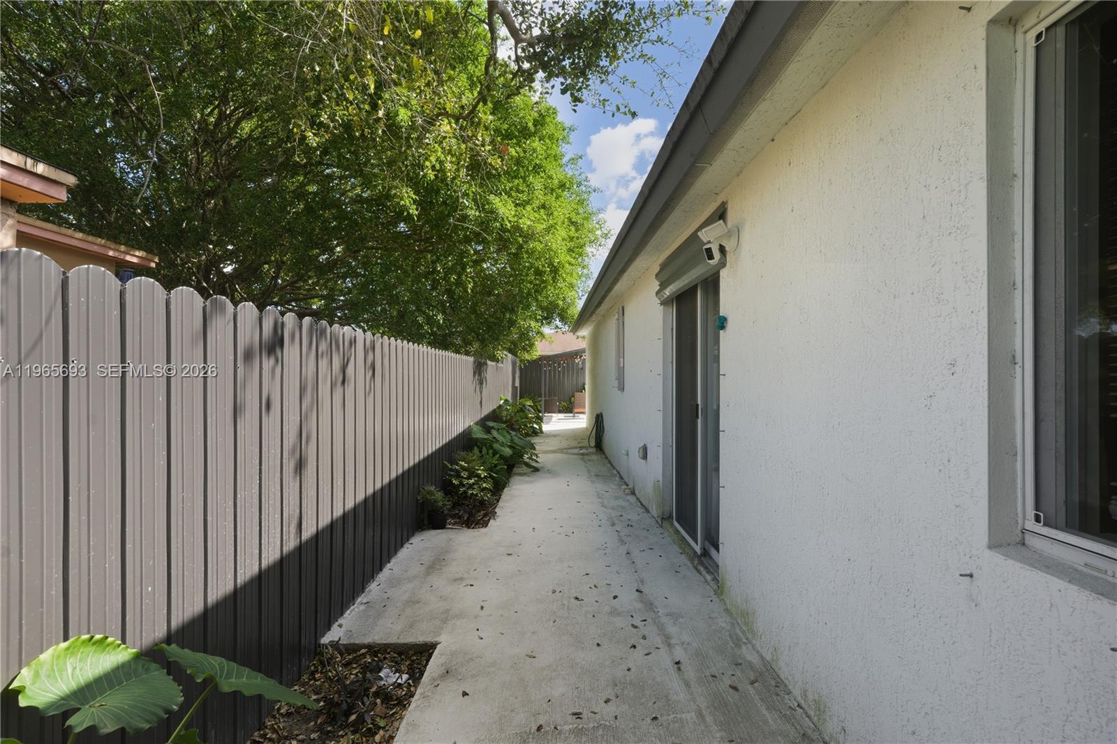 6723 NW 6th Ave Miami, FL 33150