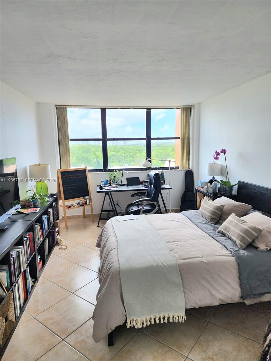 2450 NE 135th St #508 North Miami, FL 33181