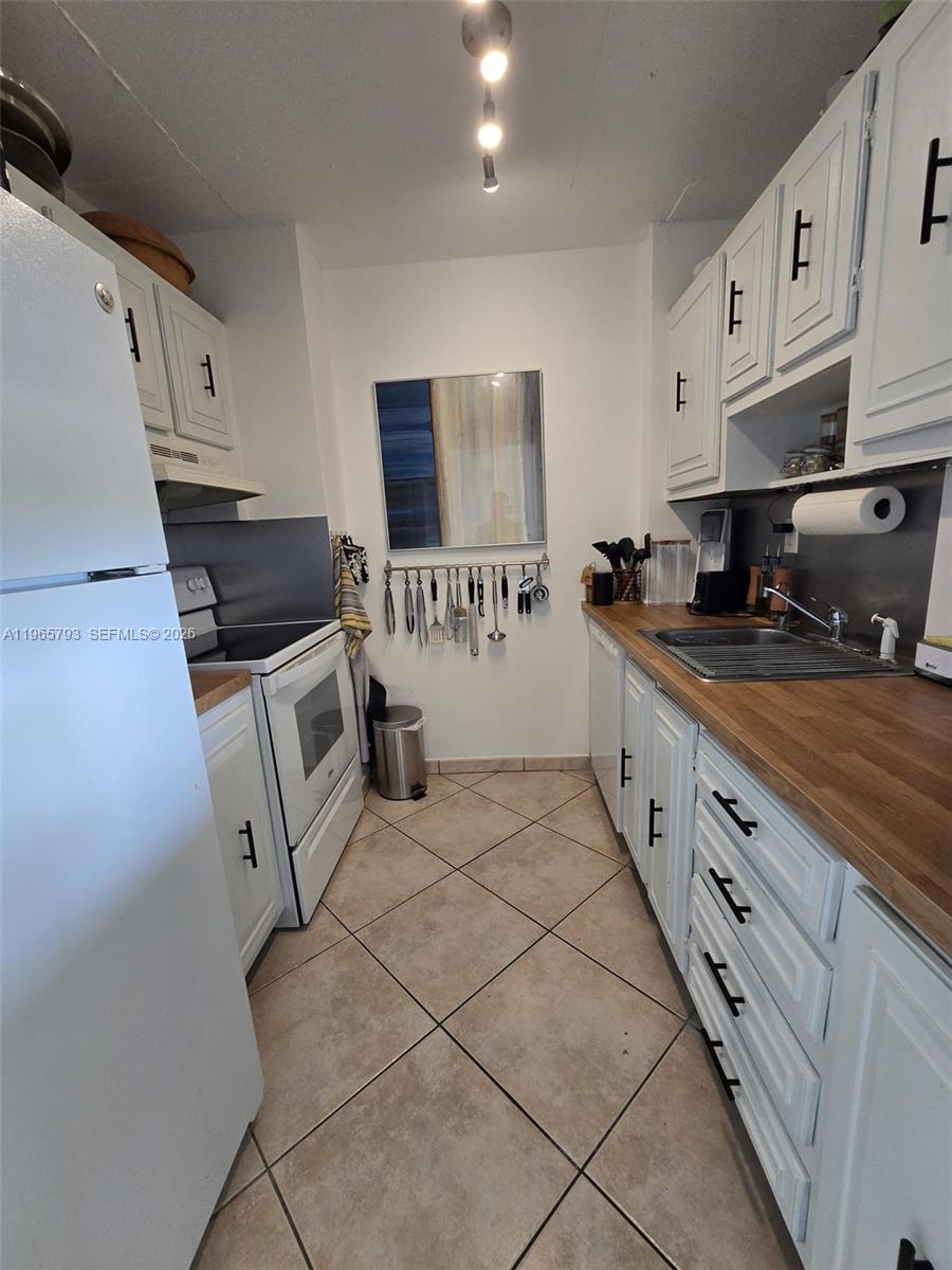 2450 NE 135th St #508 North Miami, FL 33181