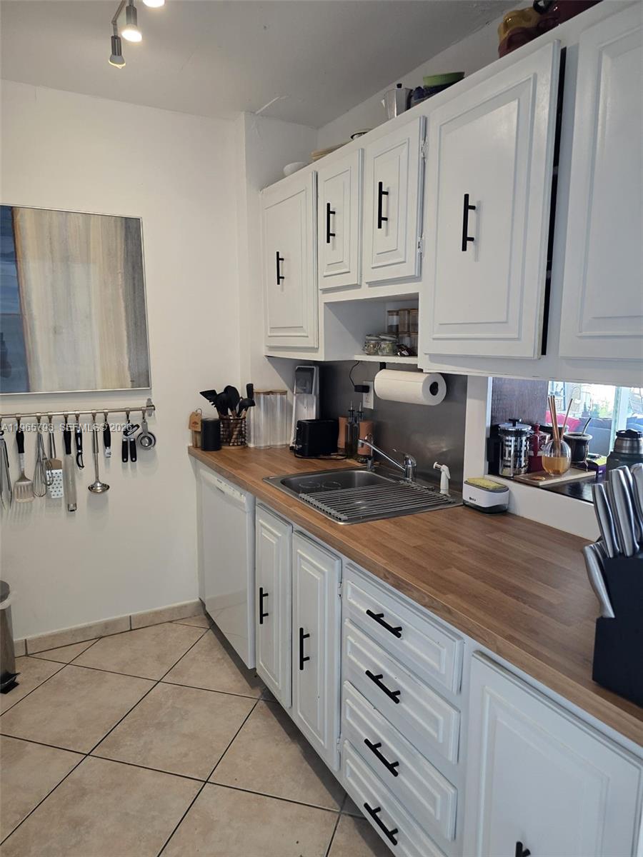 2450 NE 135th St #508 North Miami, FL 33181