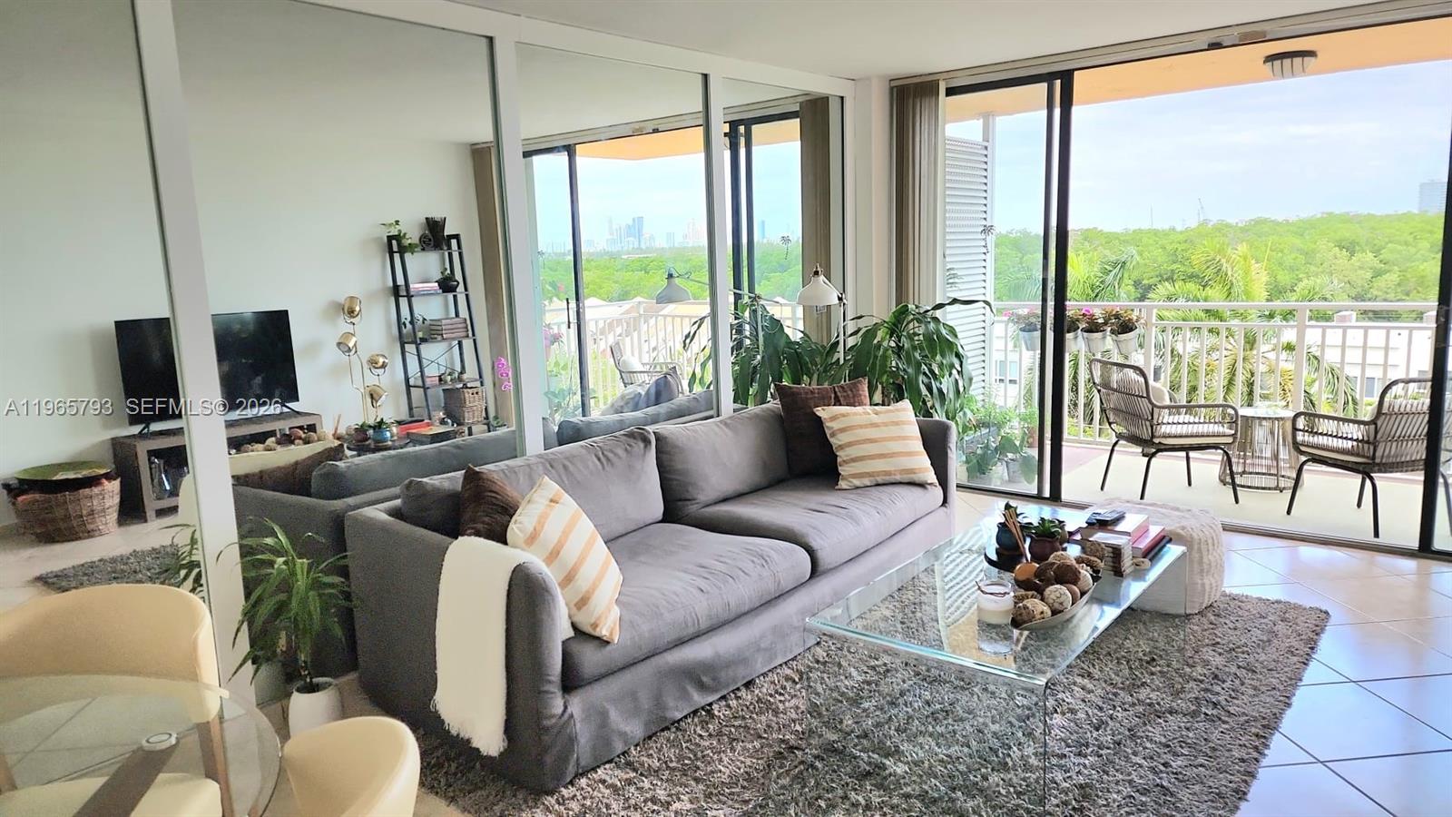 2450 NE 135th St #508 North Miami, FL 33181