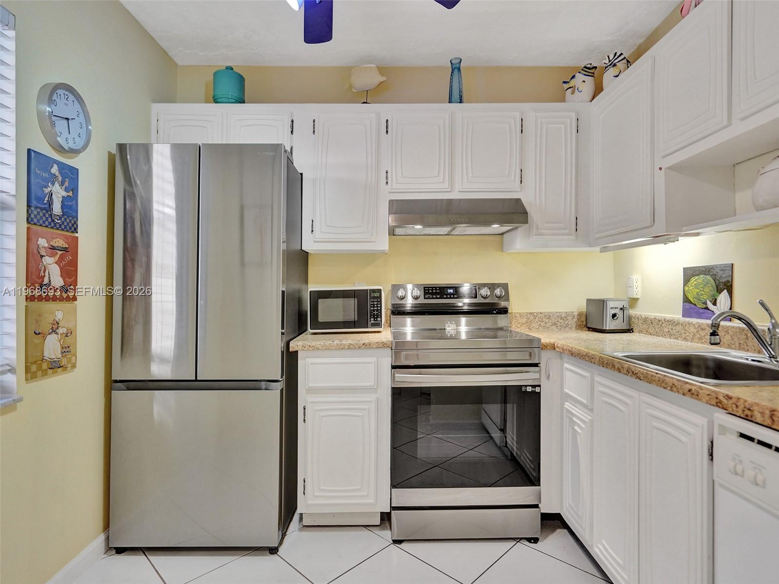 2861 Somerset Dr #211