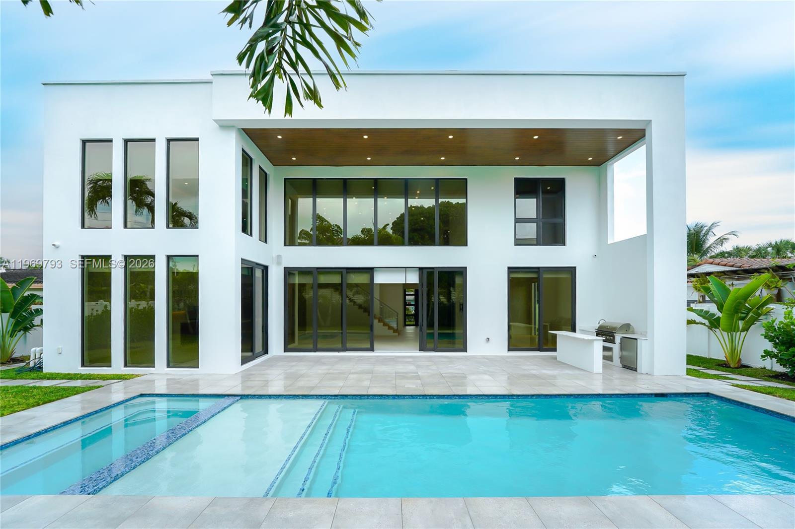 333 NE Spanish Ct Boca Raton, FL 33432