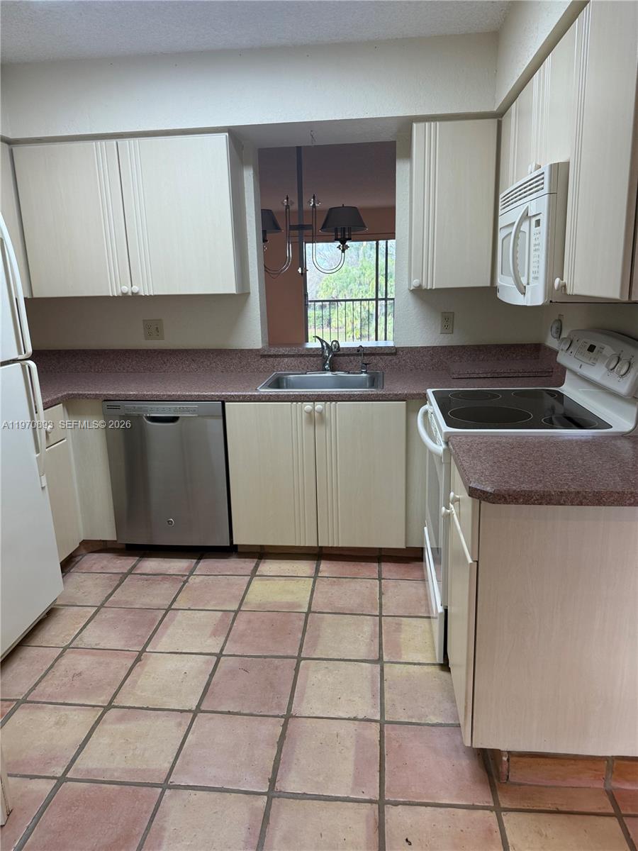 7321 Amberly Ln #302 Delray Beach, FL 33446