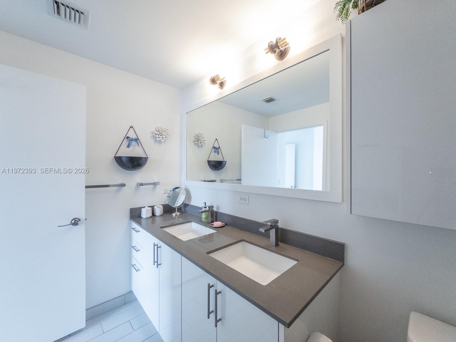 999 SW 1st Ave #3204 Miami, FL 33130