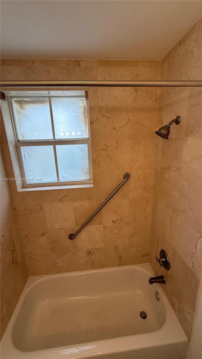 642 Valencia #305 Coral Gables, FL 33134