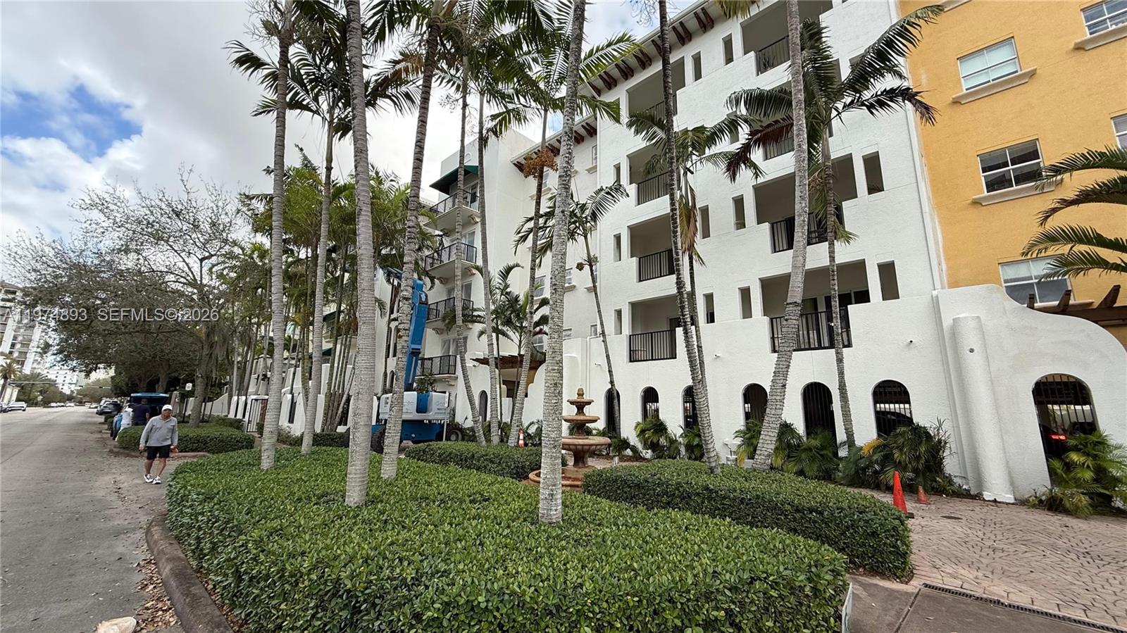 642 Valencia #305 Coral Gables, FL 33134