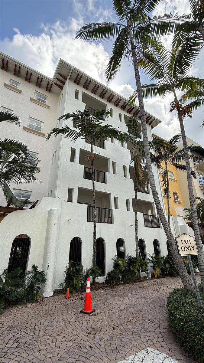 642 Valencia #305 Coral Gables, FL 33134