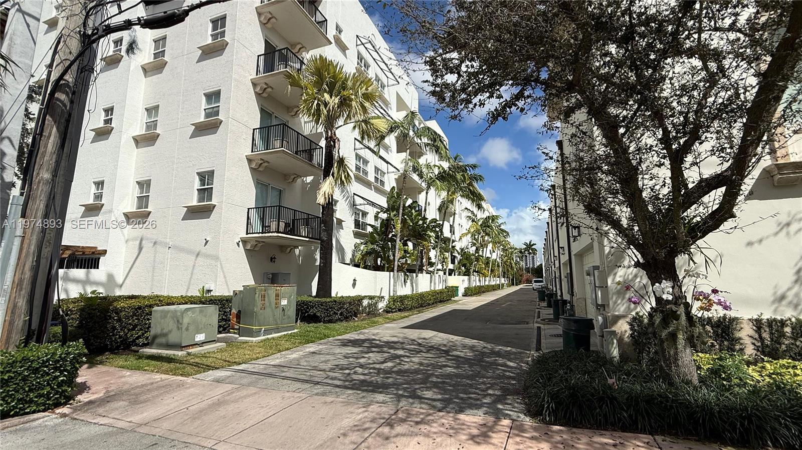 642 Valencia #305 Coral Gables, FL 33134