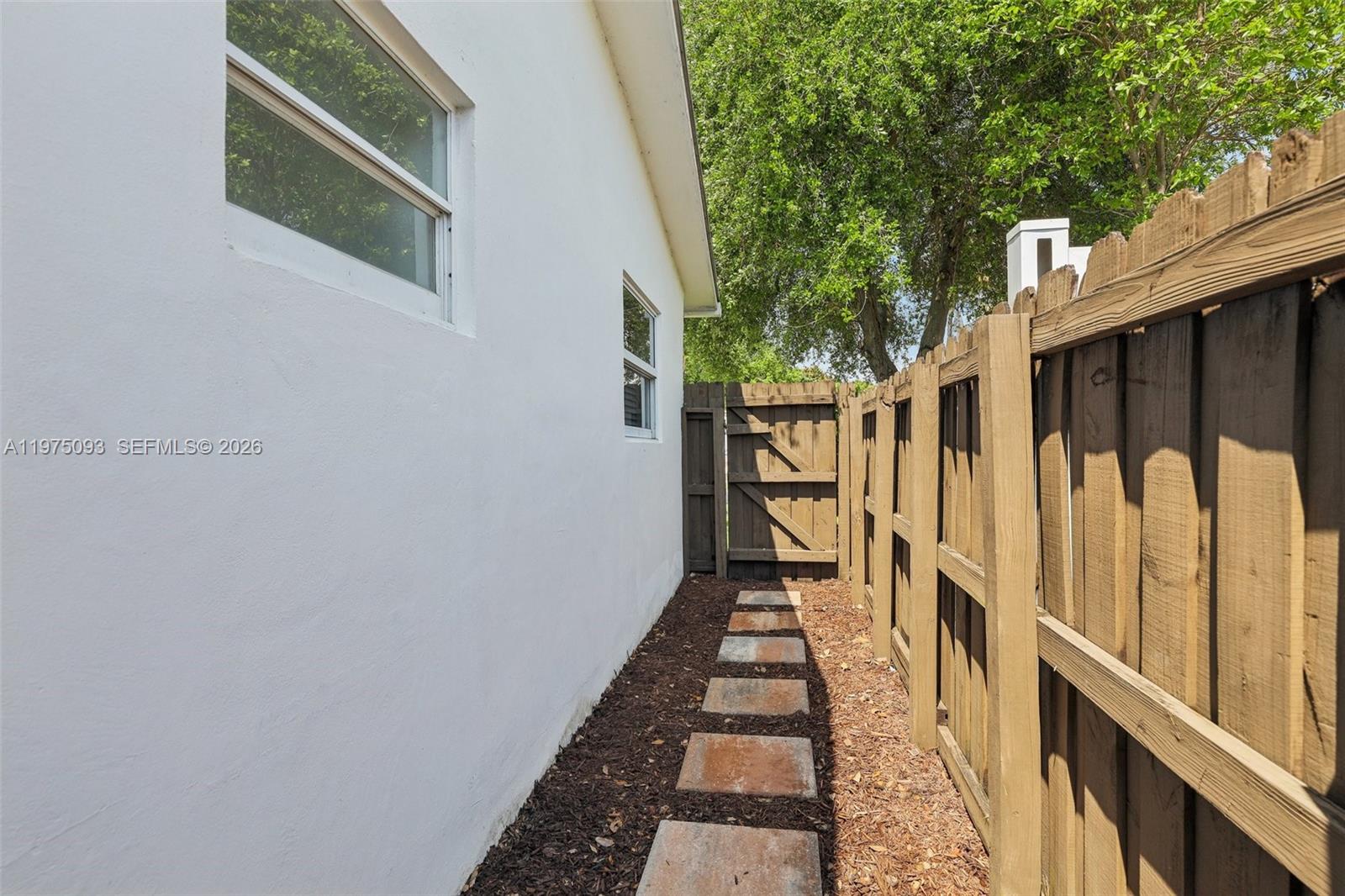 6326 Dawson St Hollywood, FL 33023