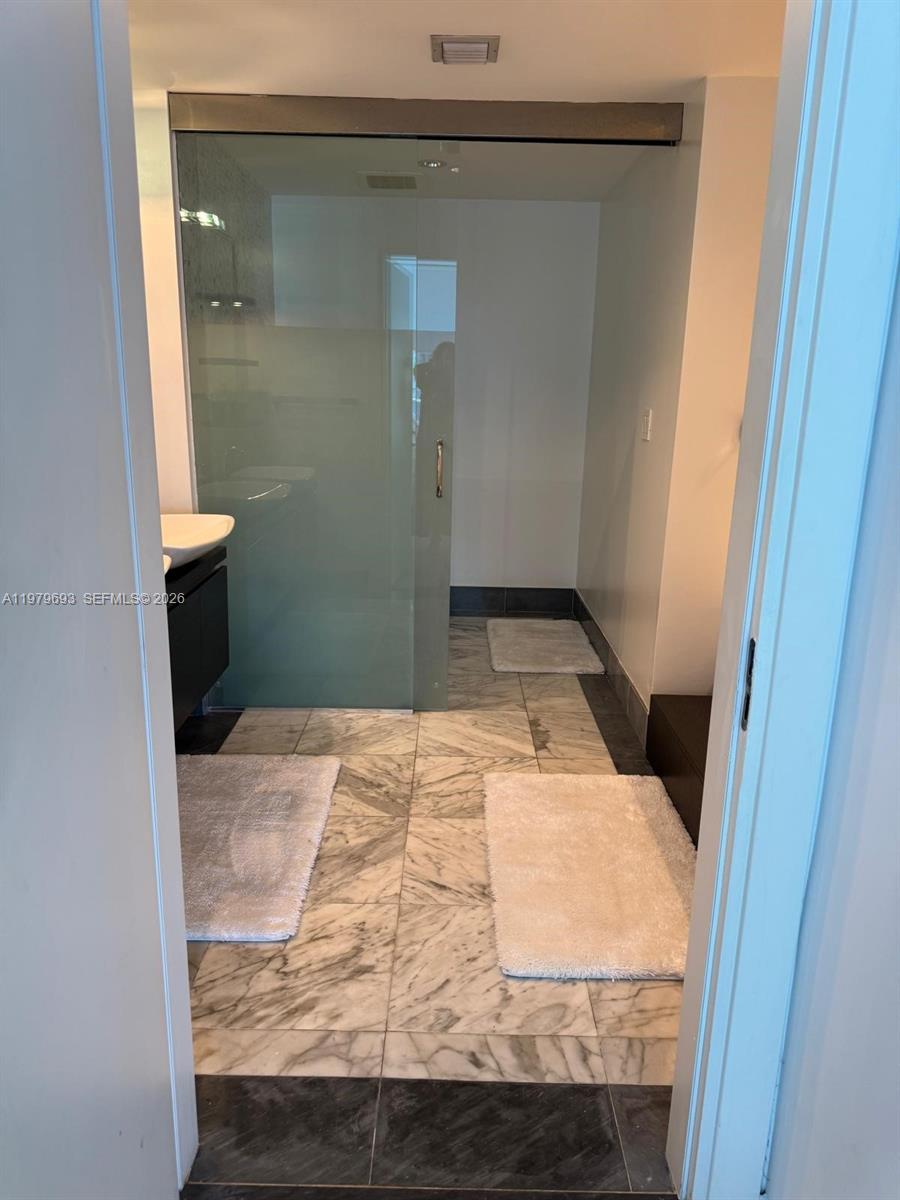 200 Biscayne Blvd Way #3711 Miami, FL 33131