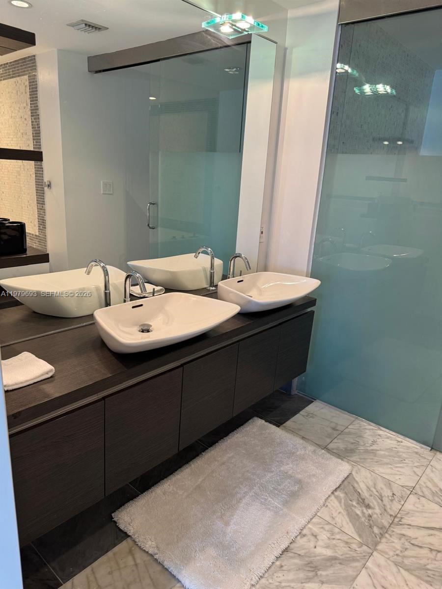 200 Biscayne Blvd Way #3711 Miami, FL 33131