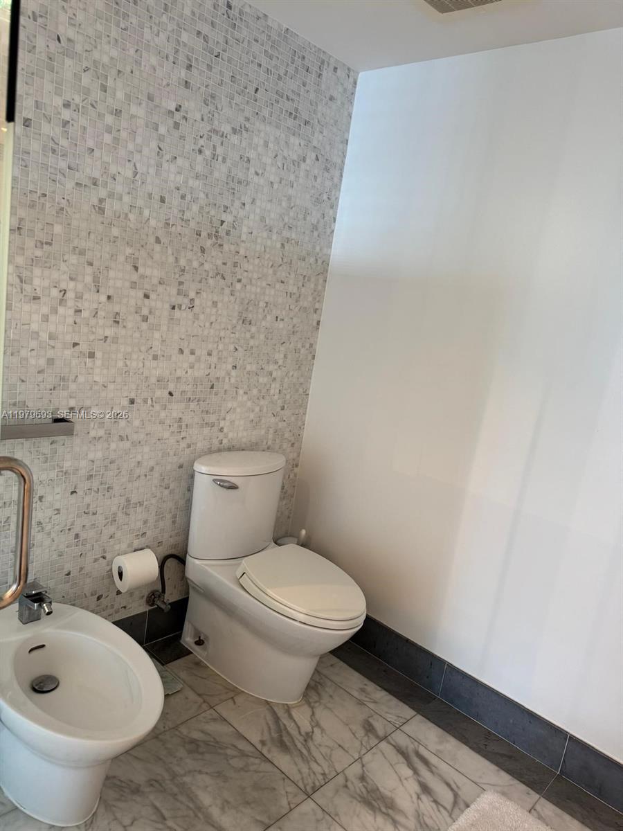 200 Biscayne Blvd Way #3711 Miami, FL 33131