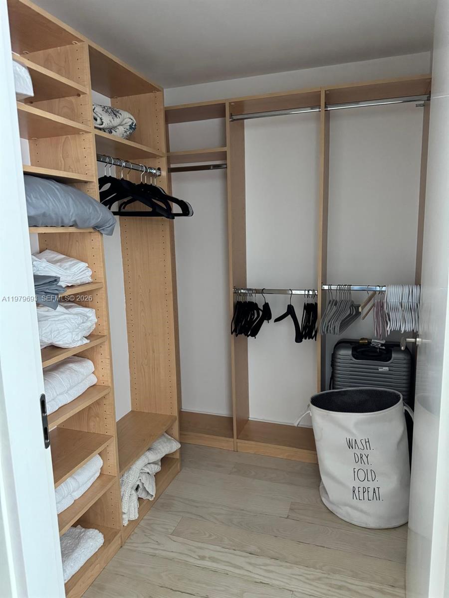 200 Biscayne Blvd Way #3711 Miami, FL 33131