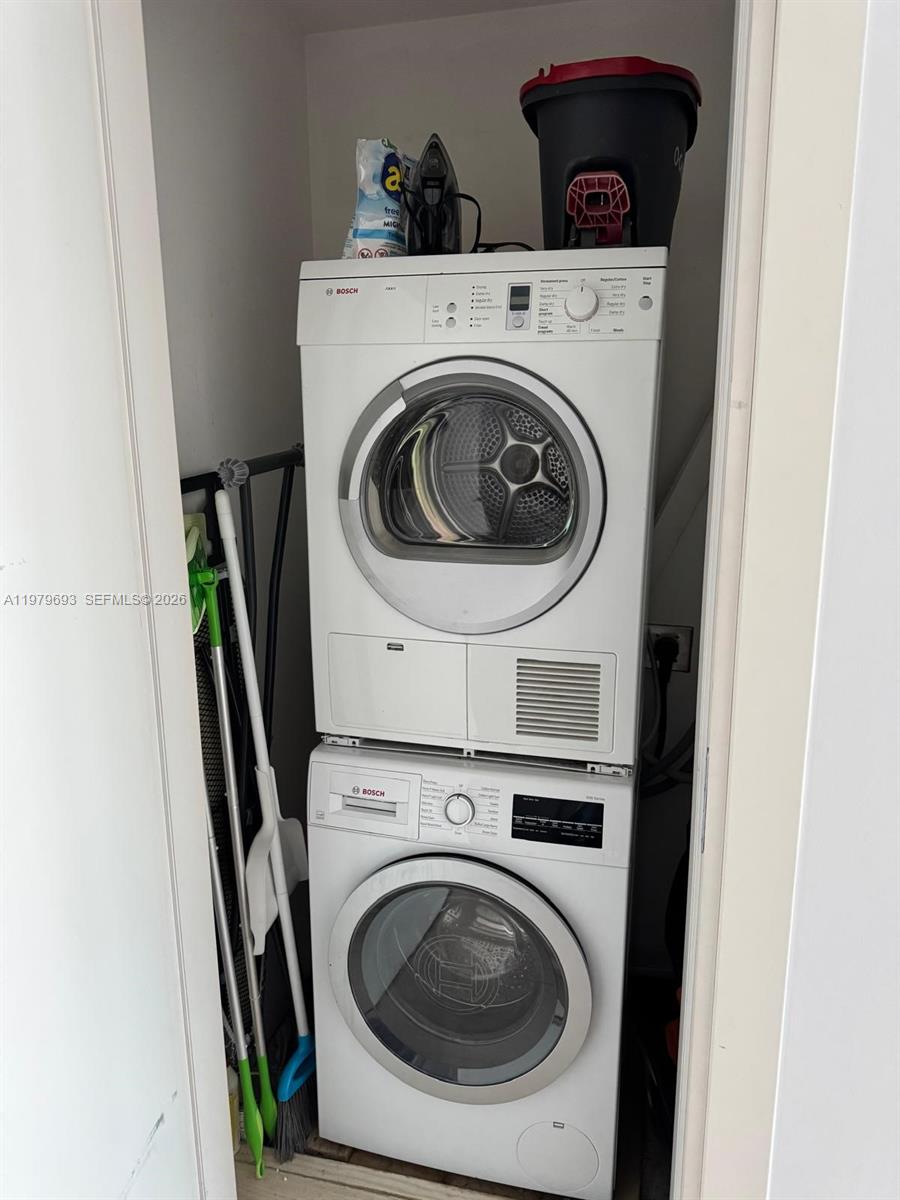 200 Biscayne Blvd Way #3711 Miami, FL 33131