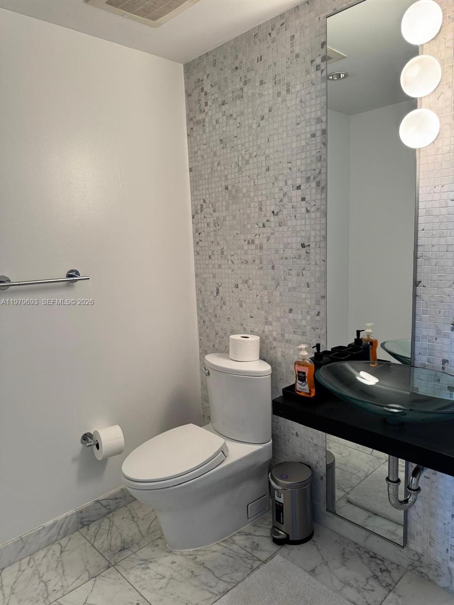 200 Biscayne Blvd Way #3711 Miami, FL 33131